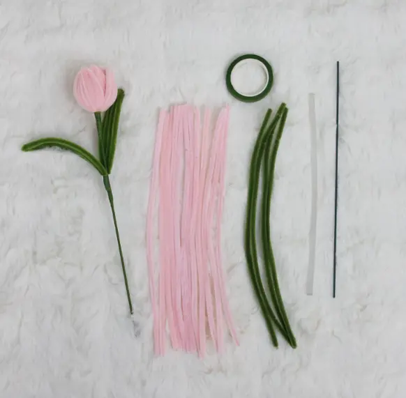 Materials need to make pipe cleaner flowers
